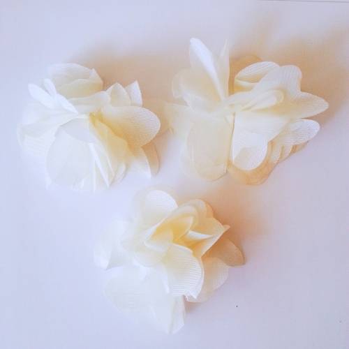 24 adet Lazer Kesim Çiçek Kırık Beyaz 08