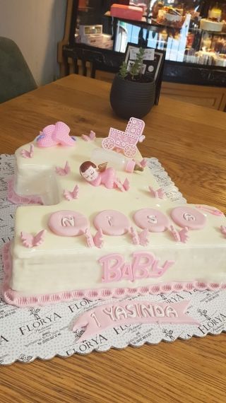 1 yaş doğum günü pastası